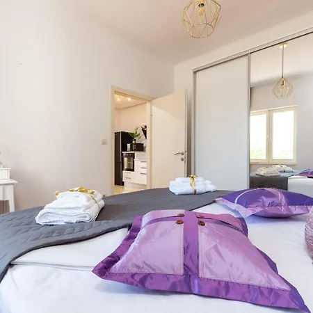Luxa 5 Min Old Town, 10 Min Airport Apartamento