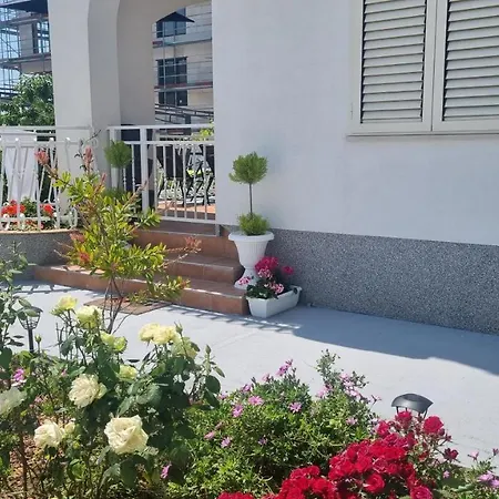 Appartamento Luxa 5 Min Old Town, 10 Min Airport Traù