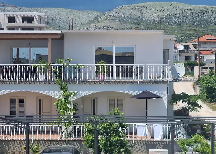 Luxa 5 Min Old Town, 10 Min Airport Apartament
