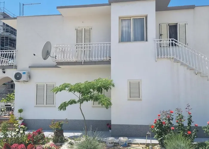 Luxa 5 Min Old Town, 10 Min Airport Apartament