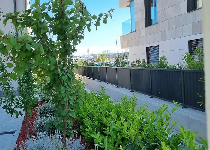 Luxa 5 Min Old Town, 10 Min Airport *