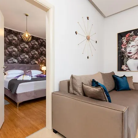 アパート Luxa 5 Min Old Town, 10 Min Airport