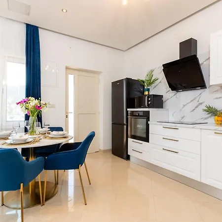 Appartement Luxa 5 Min Old Town, 10 Min Airport