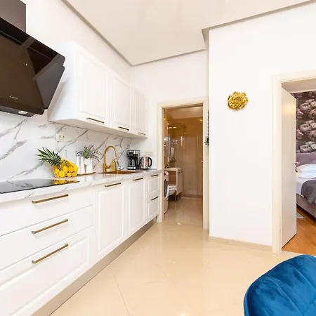 Luxa 5 Min Old Town, 10 Min Airport Appartement
